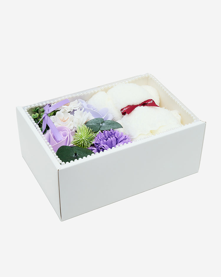 Royalfashion Flowerbox Flowers in a box with a teddy bear