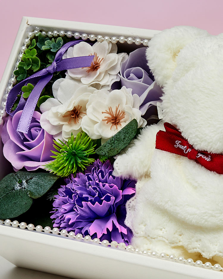 Royalfashion Flowerbox Flowers in a box with a teddy bear