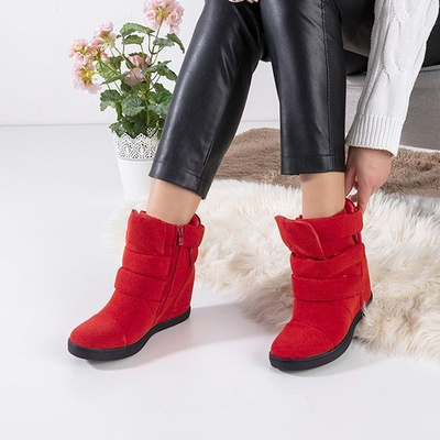 Red sneakers on an indoor wedge Brisa - Footwear