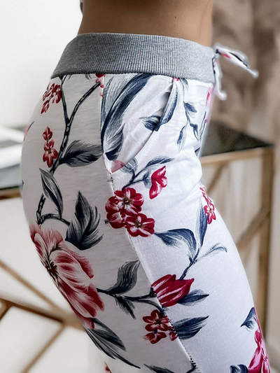 Women's floral 3/4 shorts in white and pink PLUS SIZE - Clothing