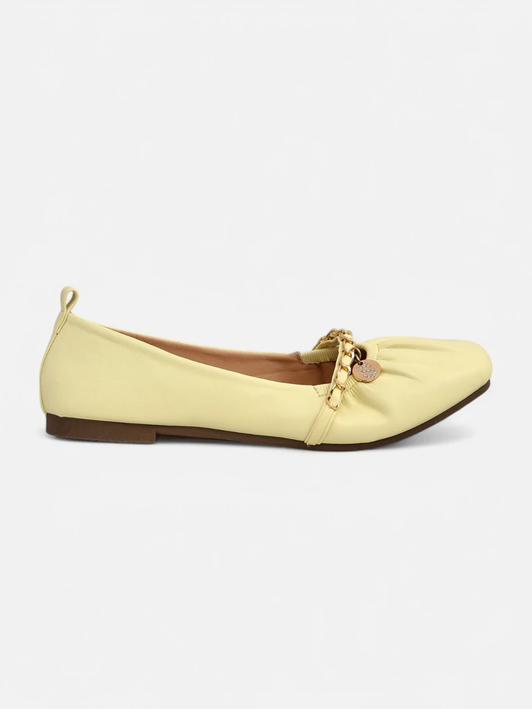 Женские балетки AURELIA Gialla с цепочкой желтого цвета, экокожа