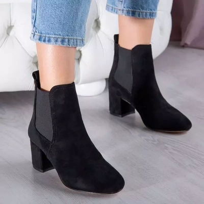 OUTLET Black boots on a higher post Anabella - Footwear