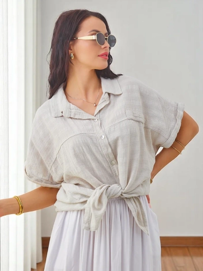 Royalfashion Sieviešu kokvilnas krekls ar reljefu un īsām piedurknēm