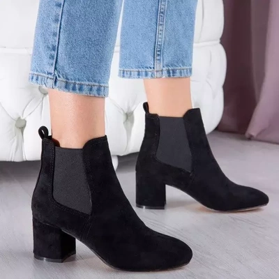 OUTLET Black boots on a higher post Anabella - Footwear