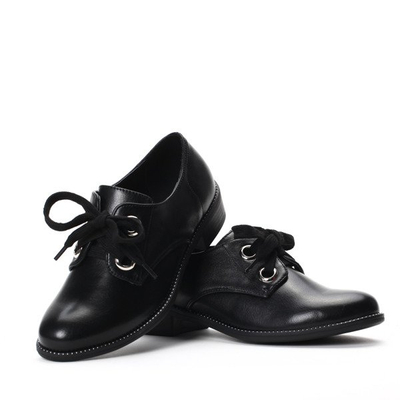 Czarne, wiązane oksfordki - Obuwie