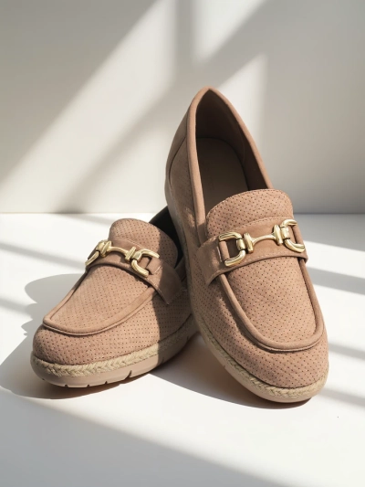 Royalfashion Sieviešu plakano kurpju modeli ar dekorāciju uz pirksta