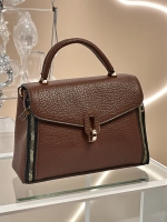 Темно-коричневый