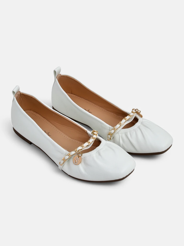Белые женские балетки Callista с цепочкой – экологическая кожа, классика Италии