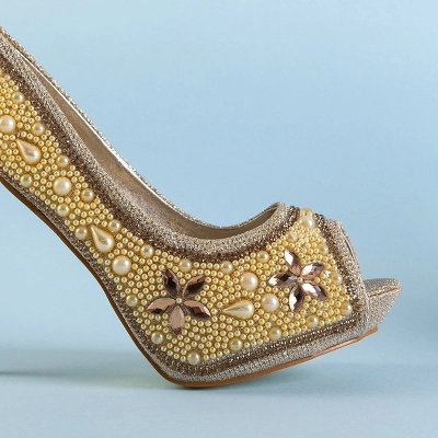 OUTLET Zelta sieviešu brokāta pumpas ar kubisko cirkoniju un pērlēm Gitana - Apavi