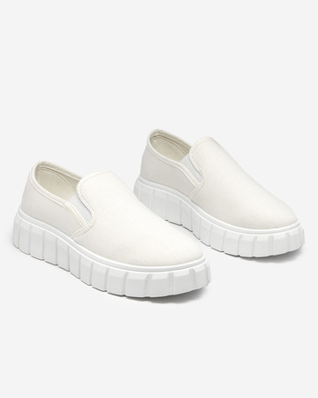 OUTLET Sieviešu balti slip-on kurpes uz biezas Tenri zoles - Apavi