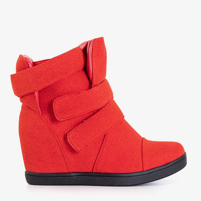 Red sneakers on an indoor wedge Brisa - Footwear