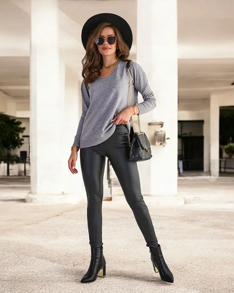 Royalfashion Серый женский свитер с вырезом сердечком