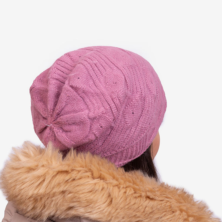 Темно-розовая женская шапка