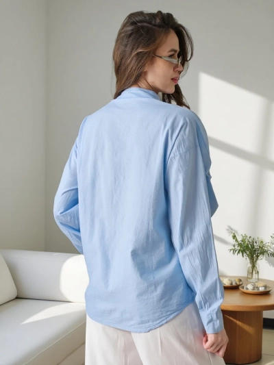 Royalfashion kokvilnas krekliņš, kas dekorēts ar volāniem un aizdara ar pogām