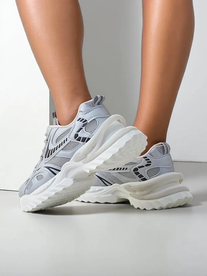 Royalfashion Women's sporty sneakers on a thicker sole Annete