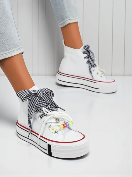 Ženske teniske Callista Bianca – bele modne nizke s okrasnimi perlicami