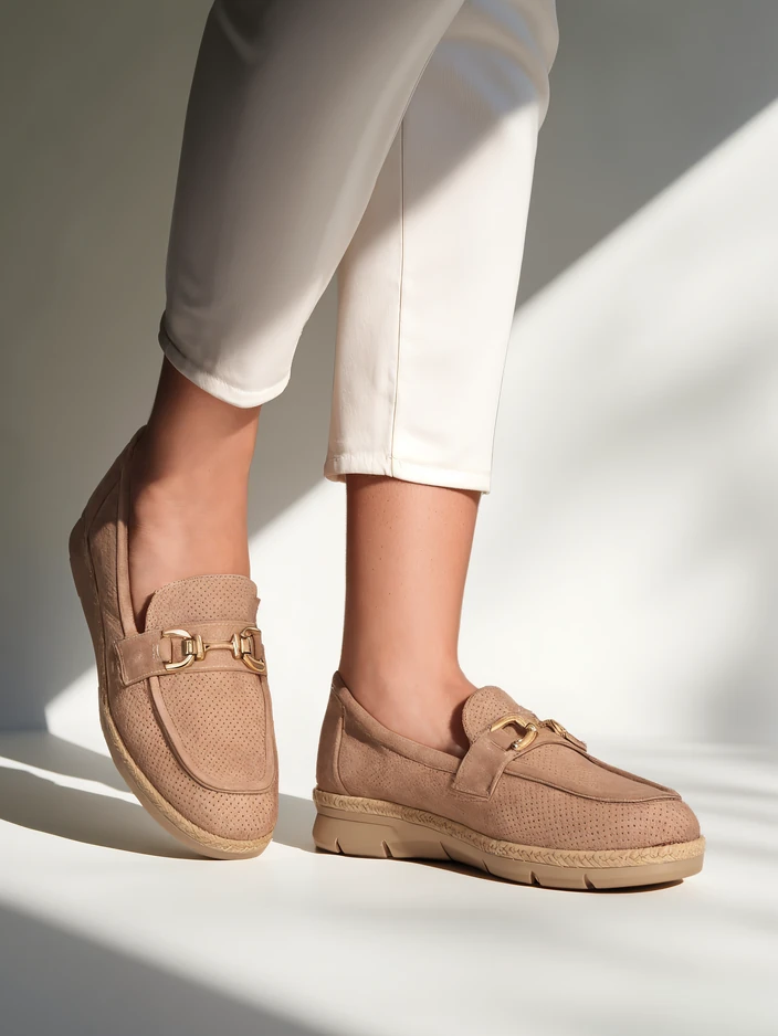 Royalfashion Sieviešu plakano kurpju modeli ar dekorāciju uz pirksta