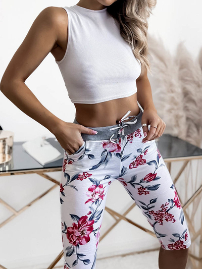 Women's floral 3/4 shorts in white and pink PLUS SIZE - Clothing