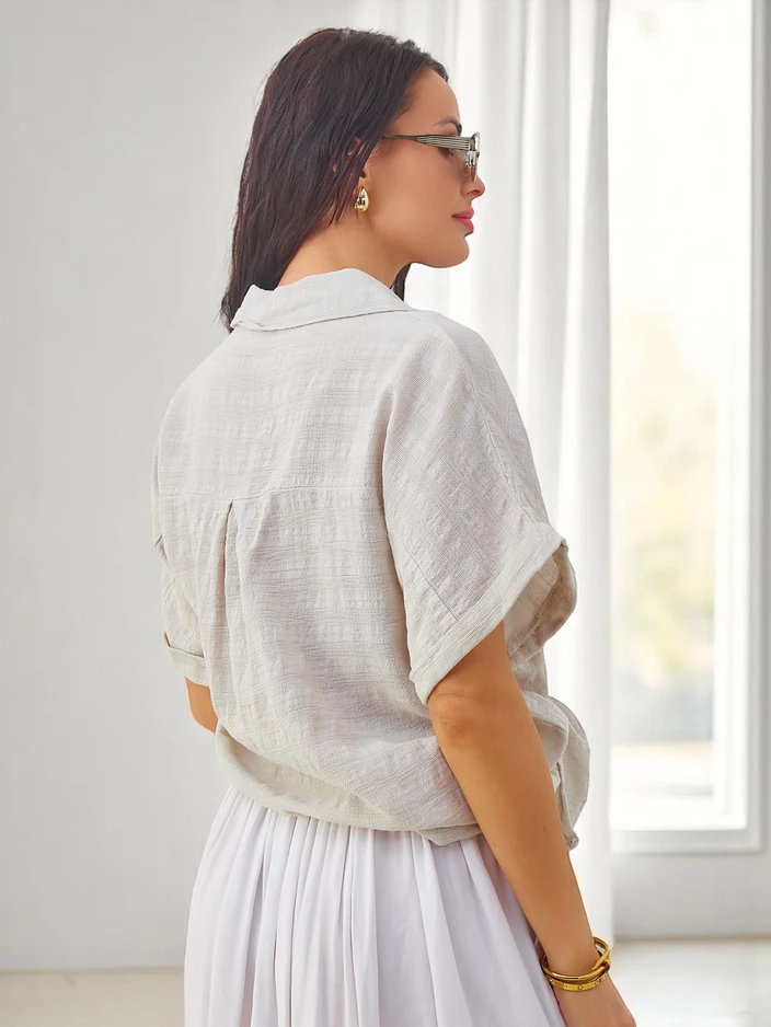 Royalfashion Sieviešu kokvilnas krekls ar reljefu un īsām piedurknēm