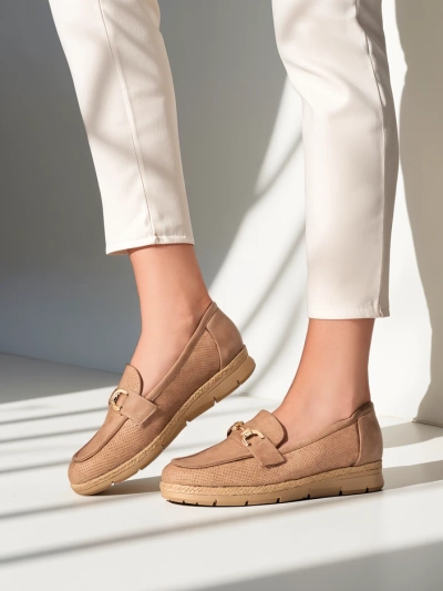 Royalfashion Sieviešu plakano kurpju modeli ar dekorāciju uz pirksta