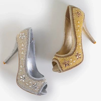 OUTLET Zelta sieviešu brokāta pumpas ar kubisko cirkoniju un pērlēm Gitana - Apavi