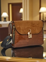 коричневый