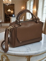 Темно-коричневый