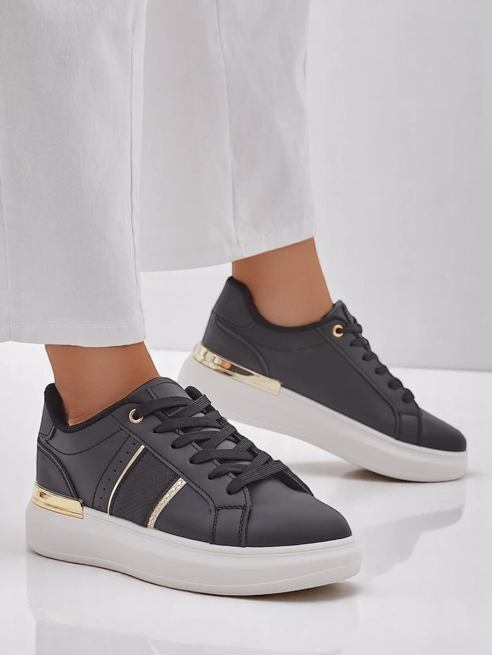 Royalfashion Women's sports sneakers on a thicker sole Montanas