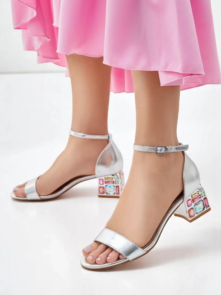 Royalfashion Sieviešu sandaļi ar dekoratīviem papēžiem Ballou