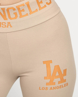 light brown || brown || beige