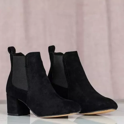 OUTLET Black boots on a higher post Anabella - Footwear