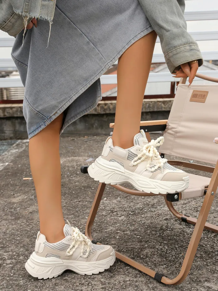 Спортивные кроссовки Royalfashion для женщин на толстой подошве Loness