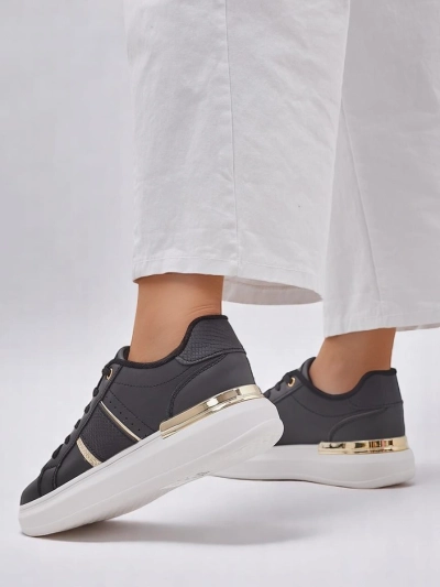 Royalfashion Women's sports sneakers on a thicker sole Montanas