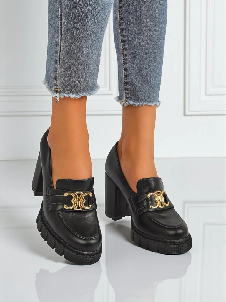 Babůske czůłenka Nero Aurora na słupku ze złotům klamrům, skůra eko