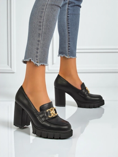 Babůske czůłenka Nero Aurora na słupku ze złotům klamrům, skůra eko