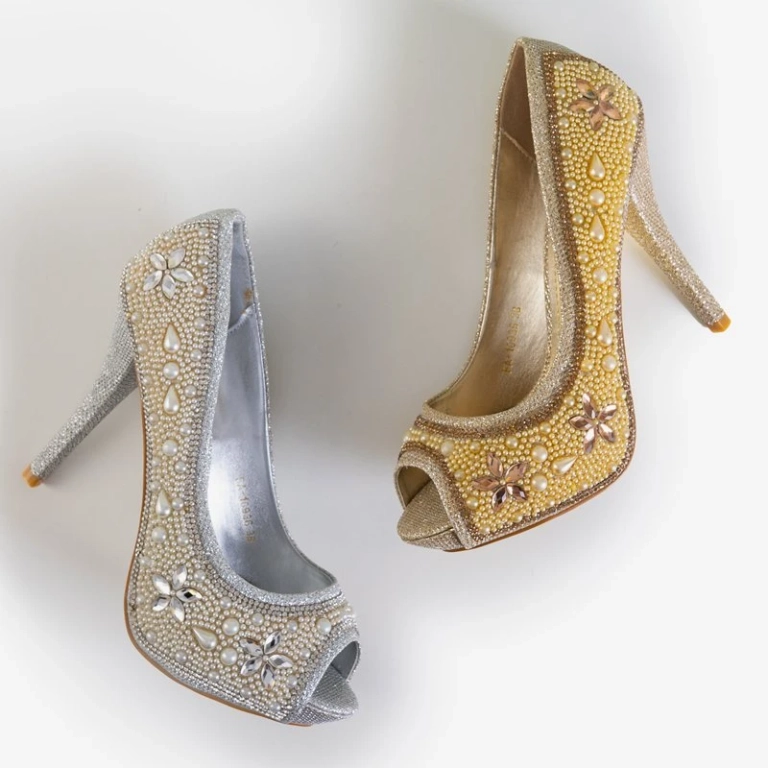 OUTLET Zelta sieviešu brokāta pumpas ar kubisko cirkoniju un pērlēm Gitana - Apavi