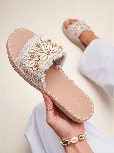 Royalfashion Perseida zilveren dames sandalen met schelpen op een platte zool