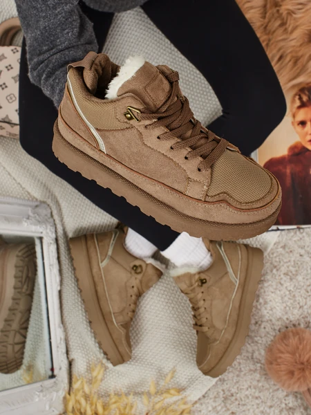 Sneakers for woman wey get fut Faylo