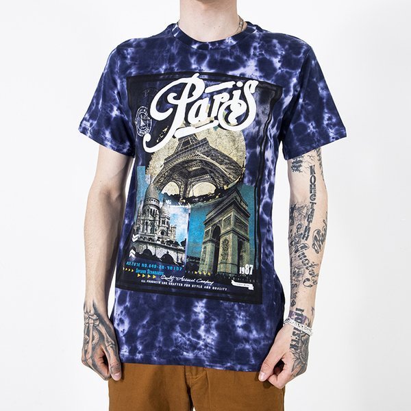 Фиолетовая мужская футболка с принтом