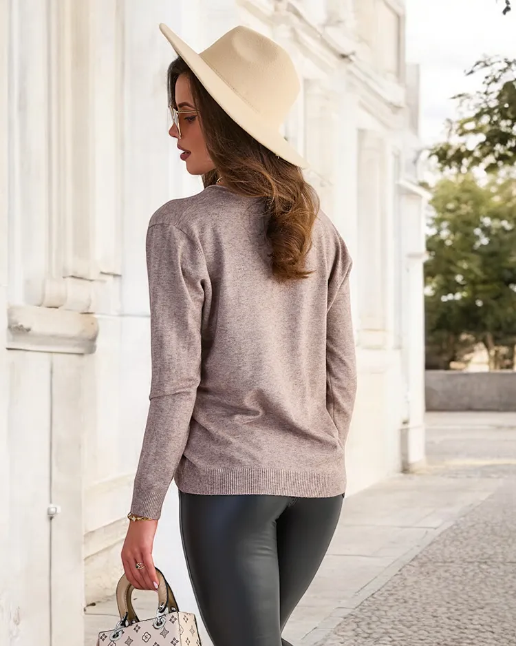 Royalfashion Коричнево-серый женский свитер с вырезом сердечком