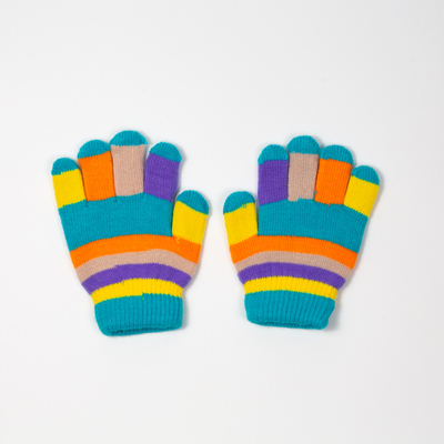 Голубые детские перчатки со снежинками