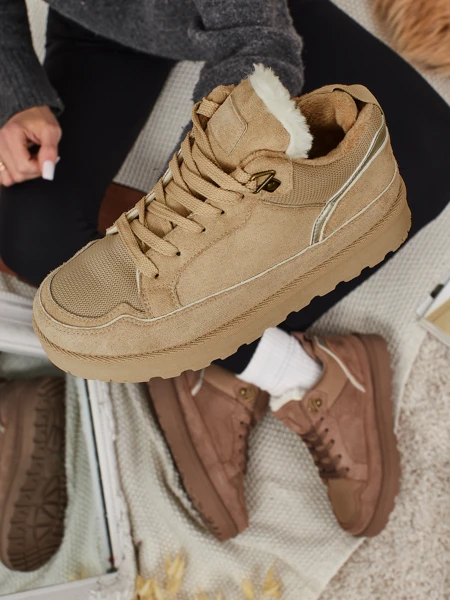 Sneakers for woman wey get fut Faylo