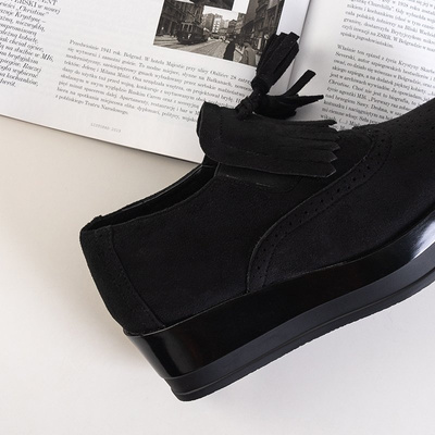 Black women's shoes on the Jacob platform - Footwear