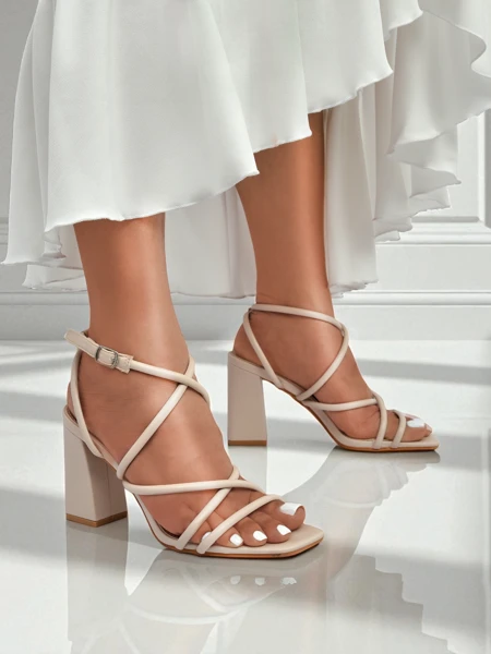 Royalfashion Женские босоножки на каблуке Elysia