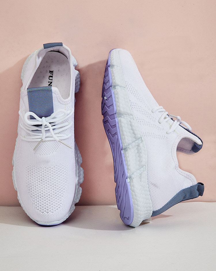 Белые женские кроссовки с голубыми вставками Baym