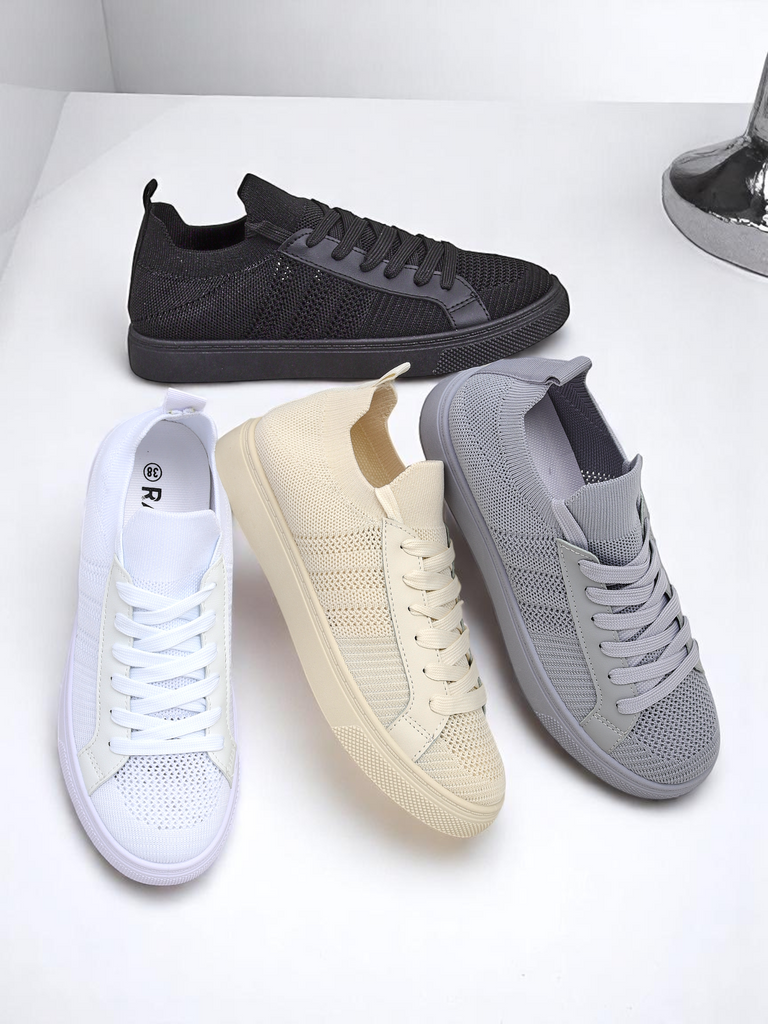 Gimnastaj ŝuoj por damoj Livia Nero - nigraj tenisŝuoj el ŝtofo kaj ekoledo sur plata plando