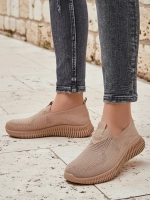 светло-коричневый