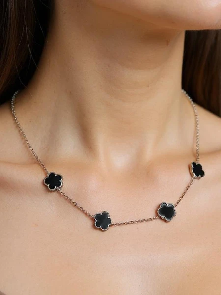 Naszyjnik Aurelia Clavis z masą perłową w złotej oprawie – stylowa elegancja