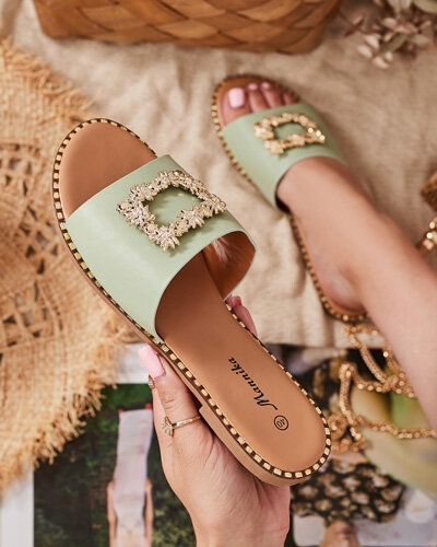 Zaļas elegantas sieviešu čības ar zelta ornamentu Meriso - Apavi