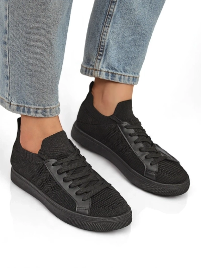 Gimnastaj ŝuoj por damoj Livia Nero - nigraj tenisŝuoj el ŝtofo kaj ekoledo sur plata plando